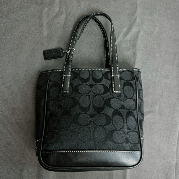 COACH MINI LUNCH TOTE IN BLACK SIGNATURE CANVAS 6087 - Picture 1 of 9